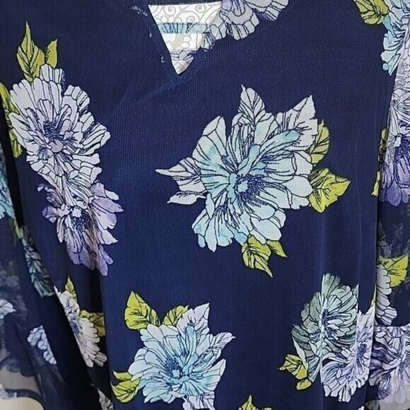 Catherines Top Flowy Lined 3/4 bell sleeve blue floral Women's 2X - Picture 2 of 9